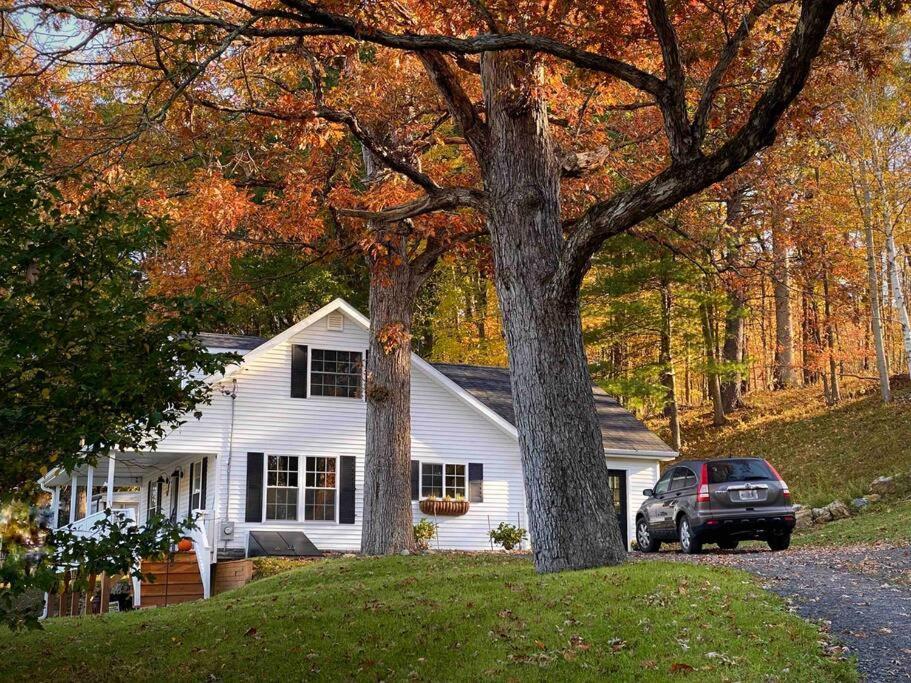 Cozy Cottage, Hot Tub, Fire Pit, 15Min To Hudson And Hiking Catskill Exterior foto