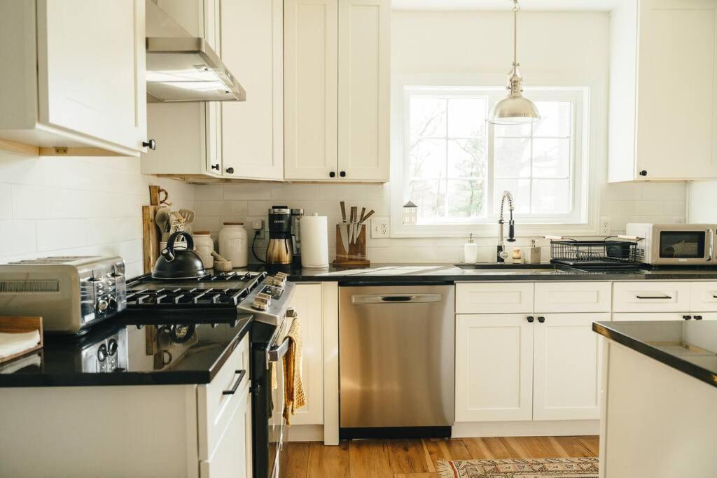 Cozy Cottage, Hot Tub, Fire Pit, 15Min To Hudson And Hiking Catskill Exterior foto